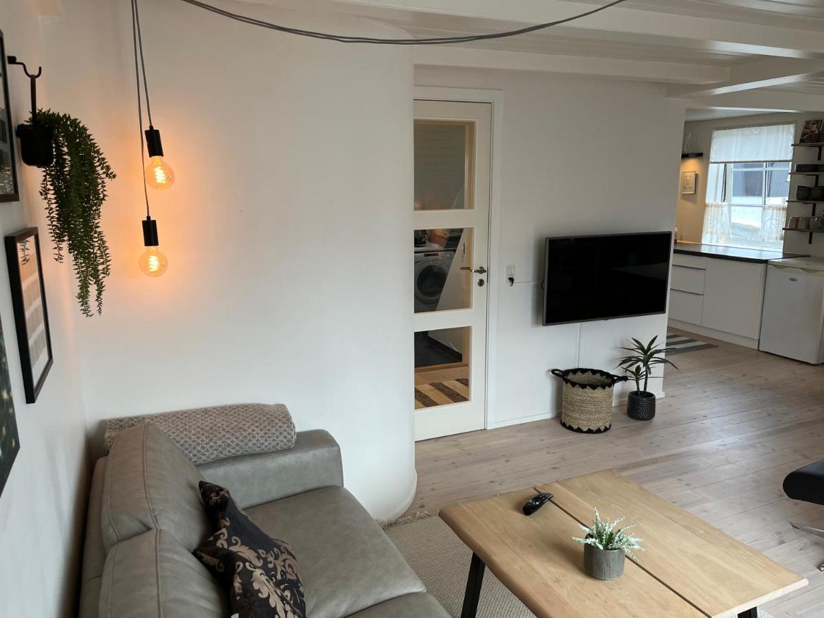 Apartment Downtown - Great View! Klaksvík エクステリア 写真