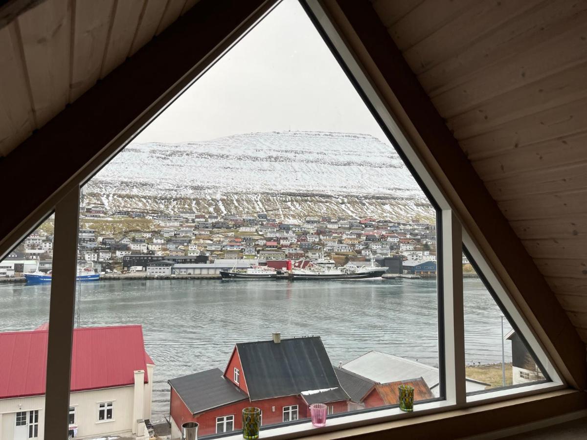Apartment Downtown - Great View! Klaksvík エクステリア 写真