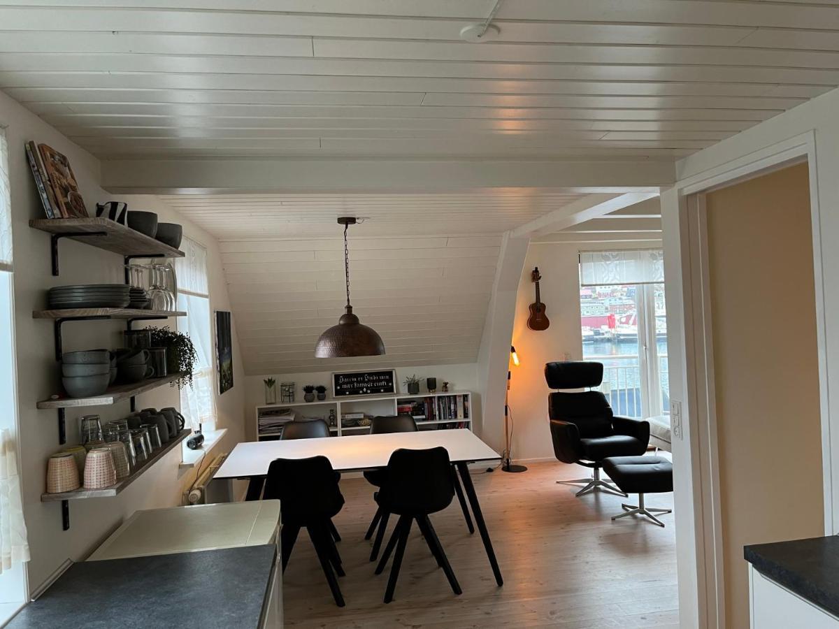 Apartment Downtown - Great View! Klaksvík エクステリア 写真